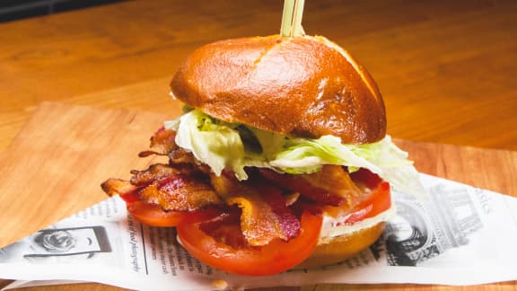 Sandwich BLT sauce ranch