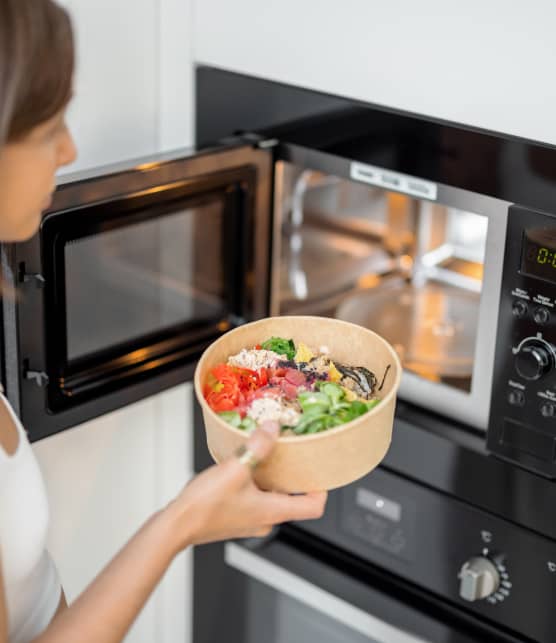 Voici 10 aliments et objets à ne jamais chauffer dans votre micro-ondes