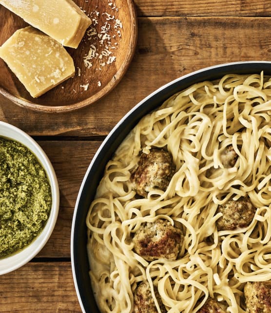 Boulettes de poulet au pesto sur pâtes