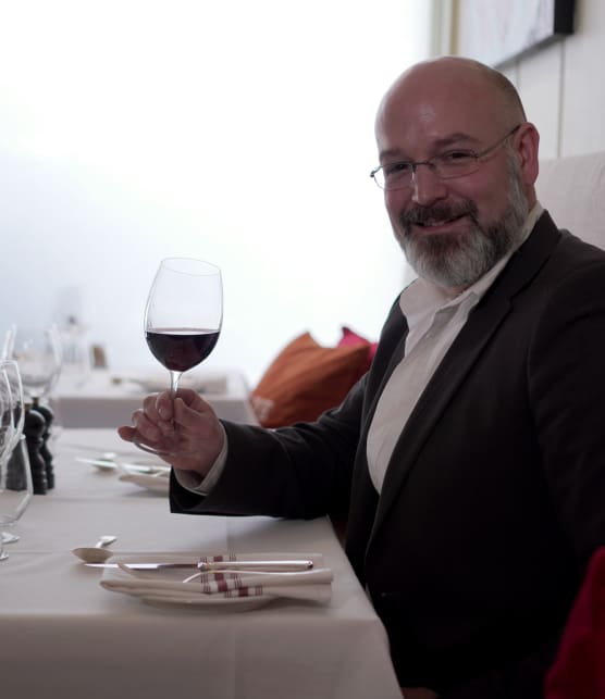 Le sommelier Cory Ciona vous explique comment commander un vin dans un restaurant