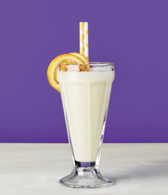 Lait d'amande frappé aux poires, à l'orange et à la poudre d'amandes