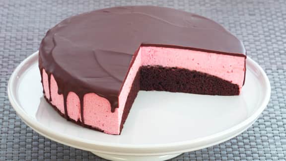 Gâteau choco noir et mousse framboise