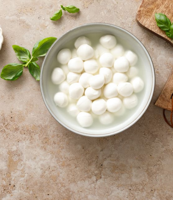 Pourquoi l’eau de vos bocconcini vire-t-elle parfois au bleu?
