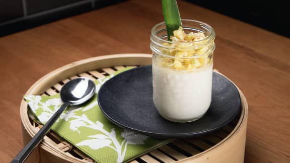 Panna cotta au lait de coco et salsa d'ananas