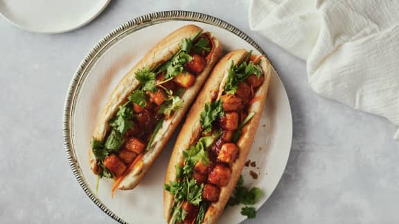 Bánh mì au tofu général tao à l'érable