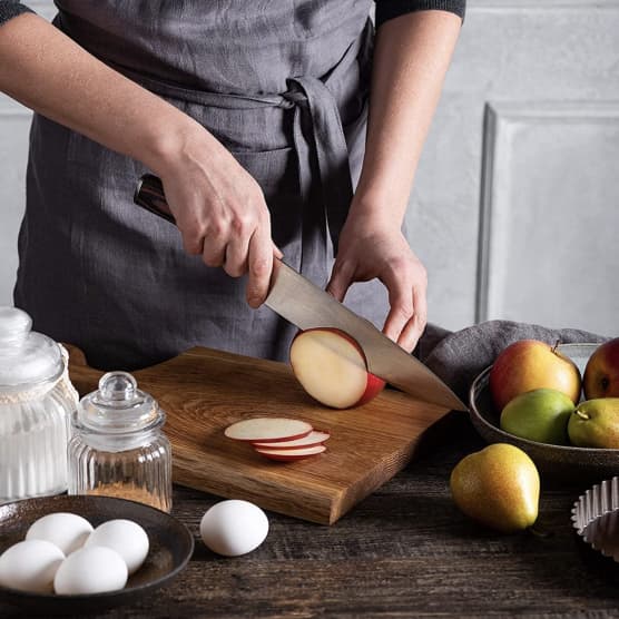 Couteau Et Viande Sur Fond De Table De Cuisine Pour La Publicité