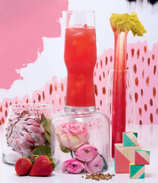 Agua fresca aux fraises, à la rhubarbe et aux graines de coriandre
