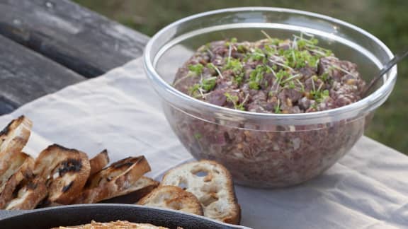 Tartare d'autruche et noisette
