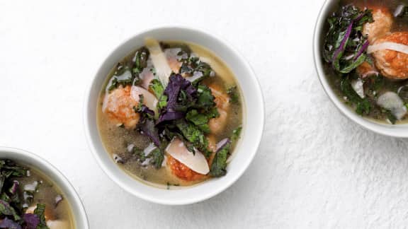 soupe aux boulettes de poulet et au chou kale