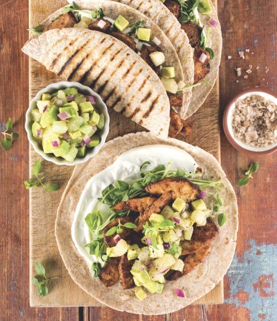 Tacos au poisson grillé, salsa à l’avocat et au pamplemousse