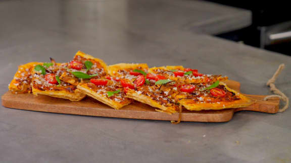 Gémeaux (21 mai - 20 juin) : Tarte au fromage de chèvre, à la ‘Nduja et aux oignons caramélisés