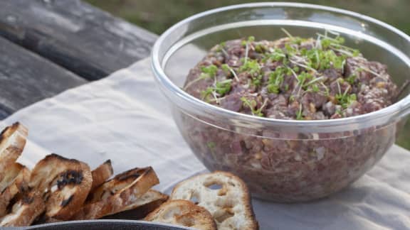 Tartare d'autruche et noisette