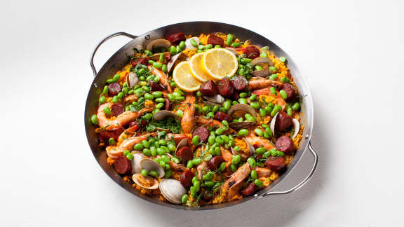 Paella aux palourdes et au chorizo