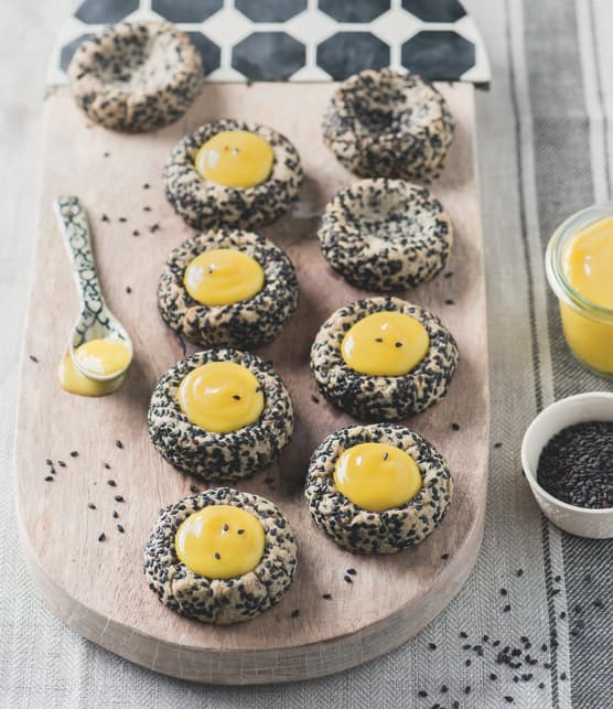 Biscuits au sésame, crème au yuzu