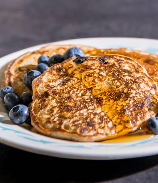 Pancakes à l'aquafaba et aux bleuets