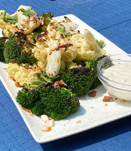 Brocoli au BBQ et sauce yogourt-tahini
