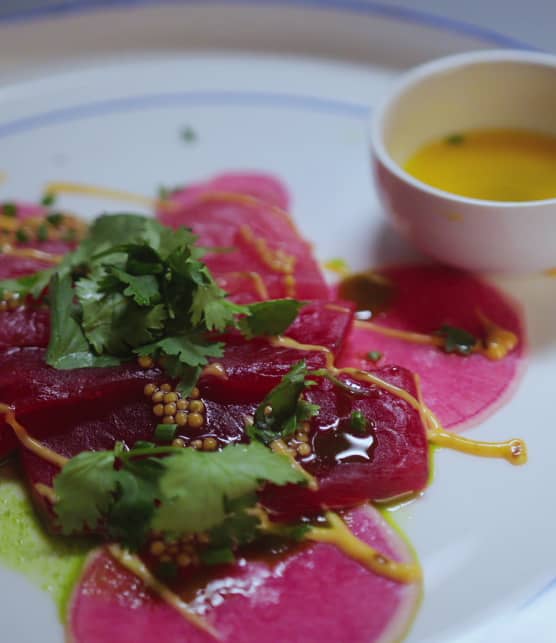 Crudo de thon, radis melon et sauce aux fruits de la passion