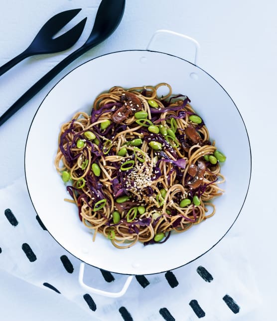 nouilles soba au chou rouge et champignons café