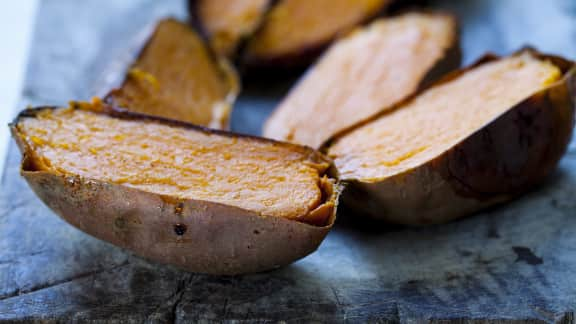 Patates douces au beurre, sirop d'érable et cannelle