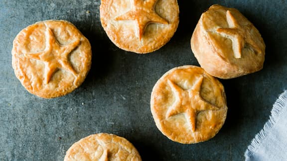 Mini-tourtières dans un moule à muffin