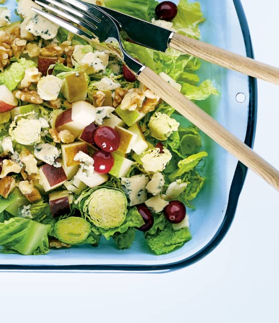 Salade de choux de Bruxelles aux poires et au fromage bleu