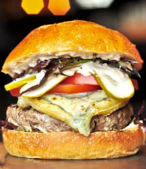 hamburger au fromage Le Ballot et houmous