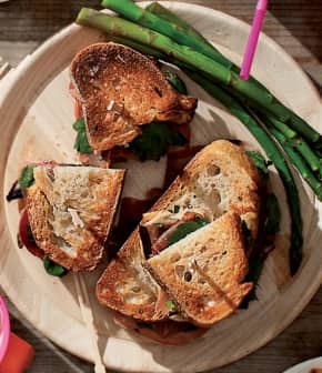sandwich aux champignons et au jambon ibérique