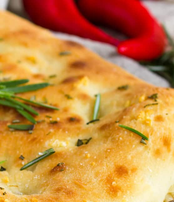 focaccia à l'ail et au chili