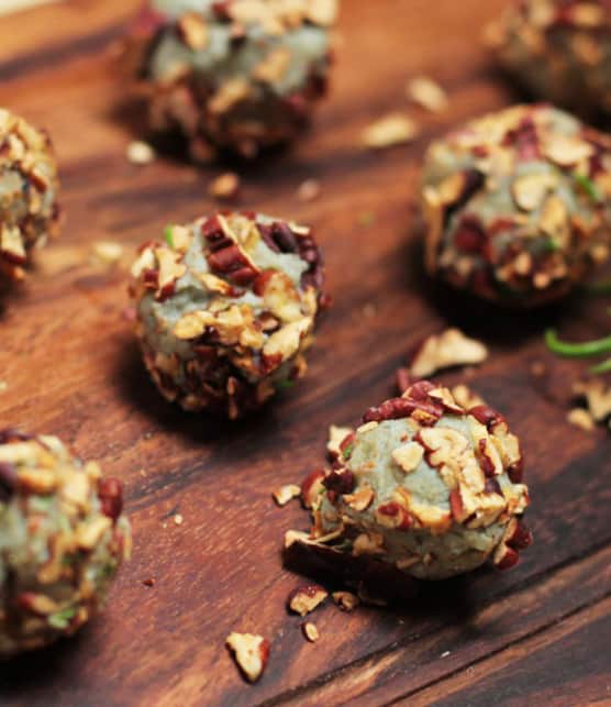 raisins en croûte de pacanes et de fromage bleu