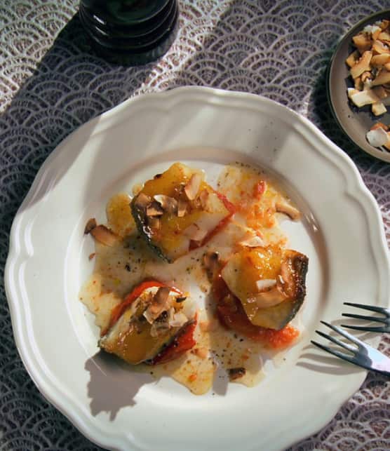 morue noire, tomates confites à la vanille, ananas et noix de coco