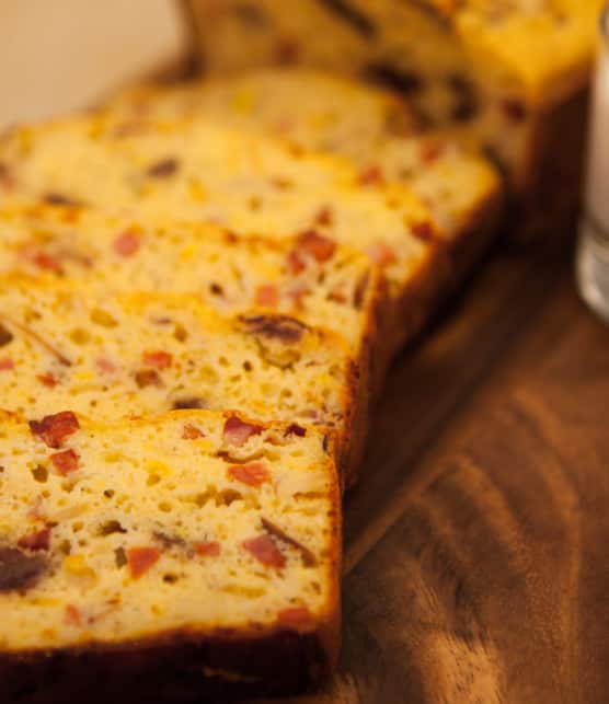 cake salé aux dattes, au chorizo et aux oranges