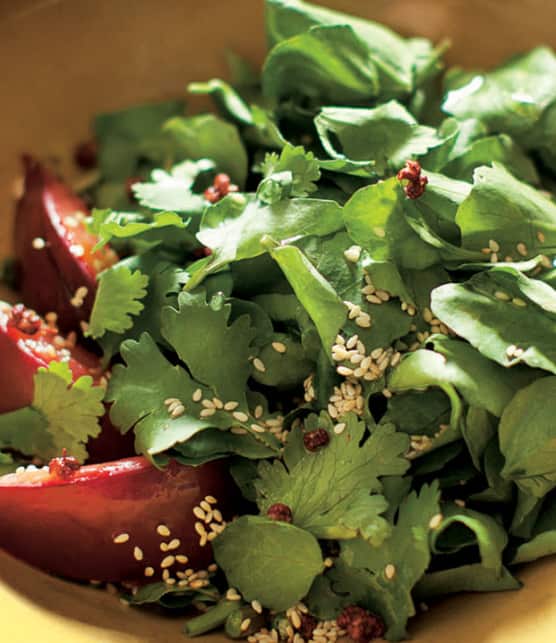 salade fine aux prunes et au cresson