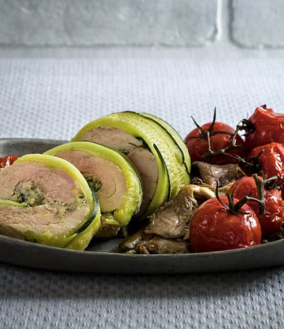 ballottine de volaille, tomates confites et poêlée de champignons