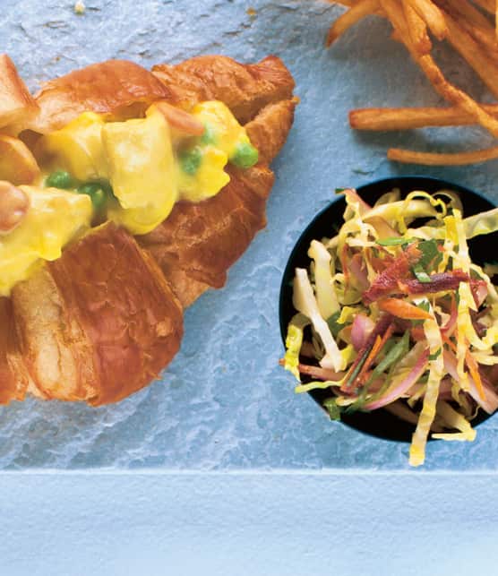 croissants au poulet, sauce au vin blanc et curcuma