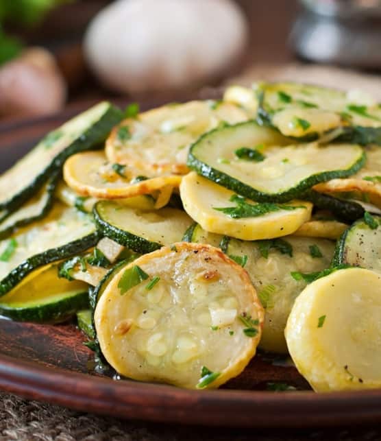 salade de courgettes, pignons et pecorino
