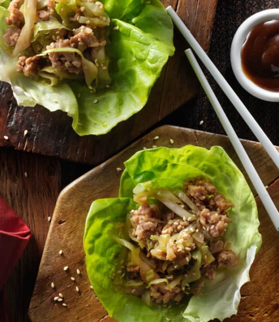 roulés de laitue au poulet à l'asiatique