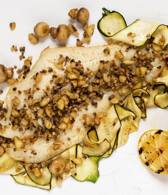 sole aux amandes grillées, champignons, cari et vin blanc