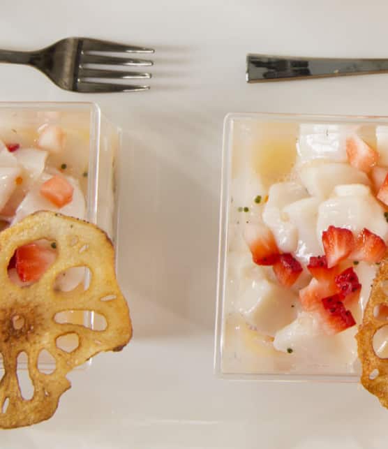 ceviche de pétoncles et chips de lotus