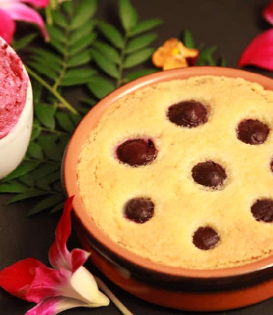 amandine aux raisins noirs et yogourt grec glacé aux petits fruits