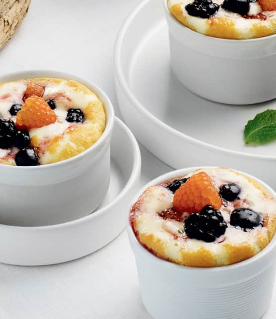 petits pots de crème au chocolat blanc, sirop de vin rouge aux petits fruits