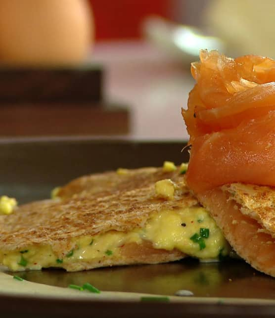 quesadillas à la brouillade d'oeufs au saumon fumé