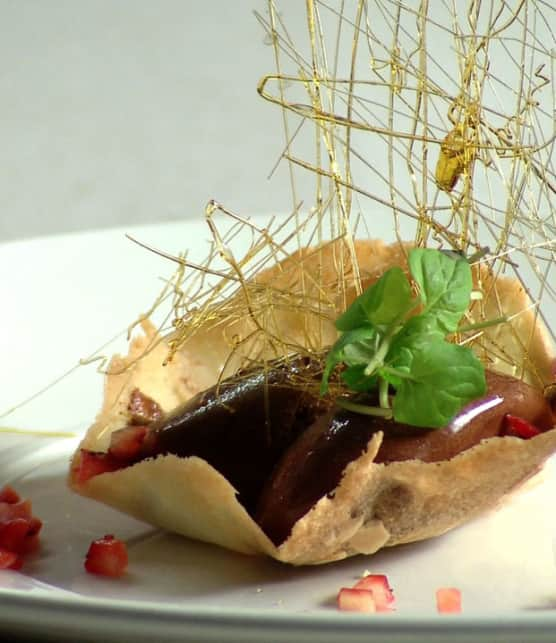 sorbet au chocolat dans une tulipe aux amandes