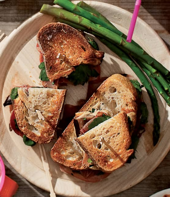 sandwich aux champignons et au jambon ibérique