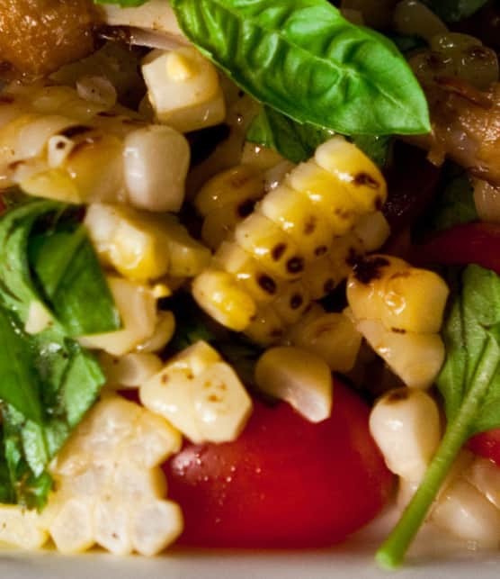 salade de maïs et de tomates cerises