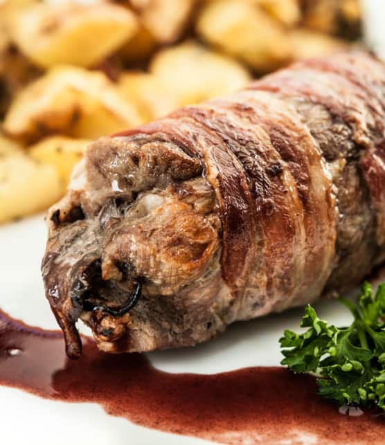 rouleaux d'escalope de boeuf au fromage et aux pruneaux