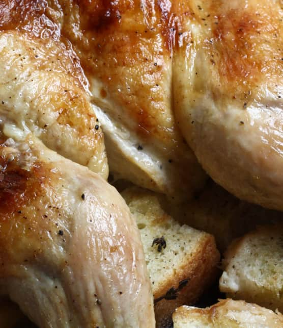 poulet rôti sur croûte de pain