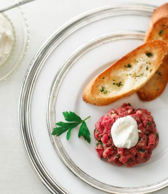 tartare de boeuf et sa crème fouettée au raifort