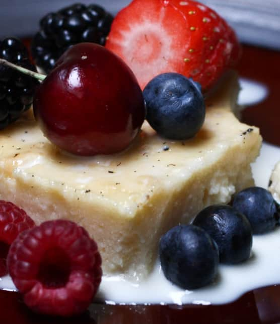 gâteau aux trois laits et ses fruits frais