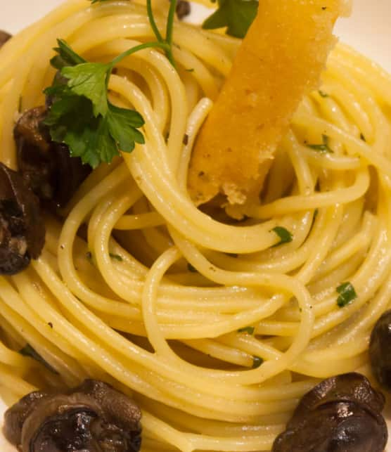 spaghettinis aux escargots à l'ail et à la bière