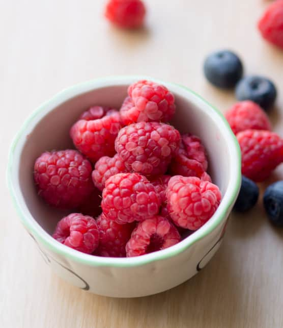 pouding aux bleuets et aux framboises